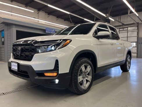 Used 2025 Honda Ridgeline RTL image 3