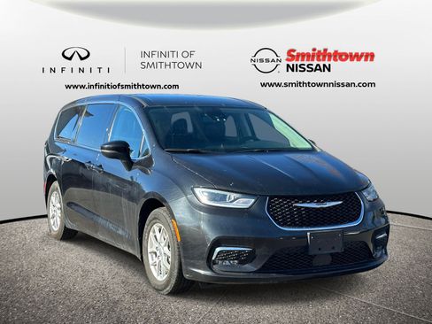 Used 2023 Chrysler Pacifica Touring-L FWD image 1