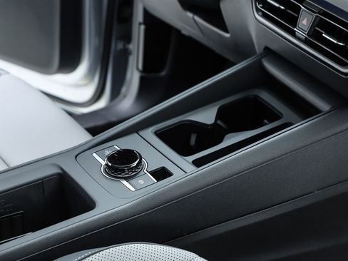 New 2026 Volkswagen Tiguan SE image 73