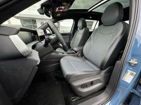 New 2026 Volkswagen Tiguan SE R-Line FWD image 19