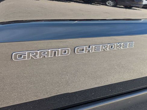Used 2019 Jeep Grand Cherokee Limited AWD/4WD image 9