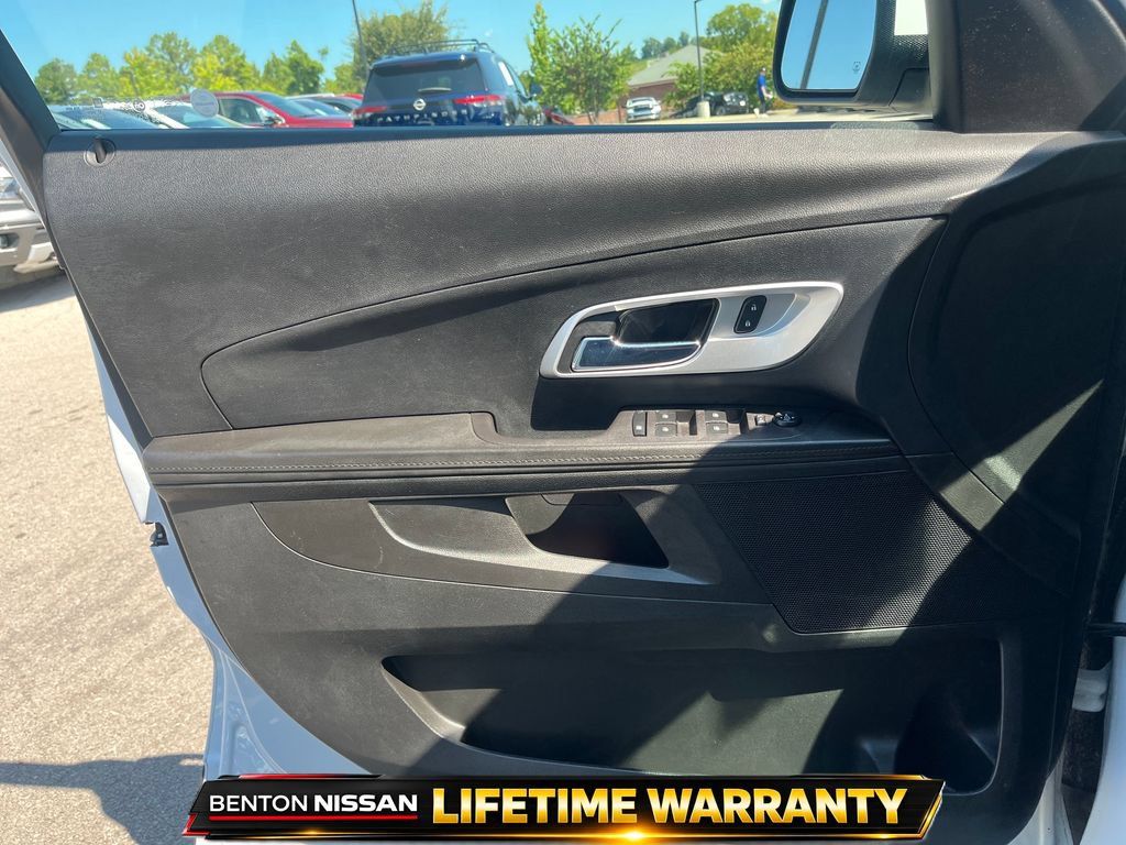 Used 2017 Chevrolet Equinox LT FWD image 11