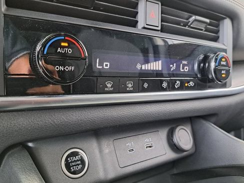 Used 2023 Nissan Rogue SV FWD image 16