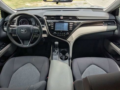 Used 2020 Toyota Camry XSE FWD image 14