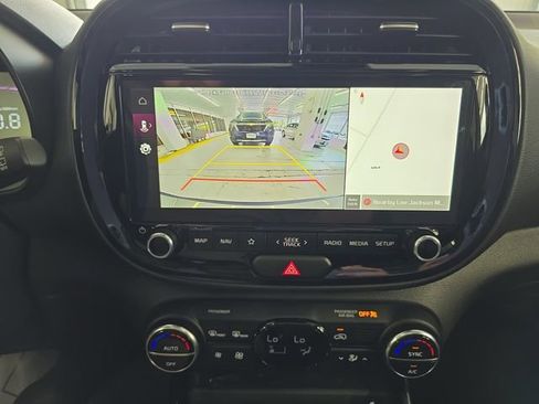 Used 2024 Kia Soul EX image 17