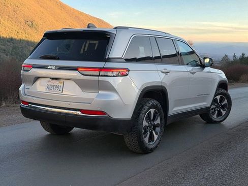 Used 2023 Jeep Grand Cherokee 4WD 4xe image 7