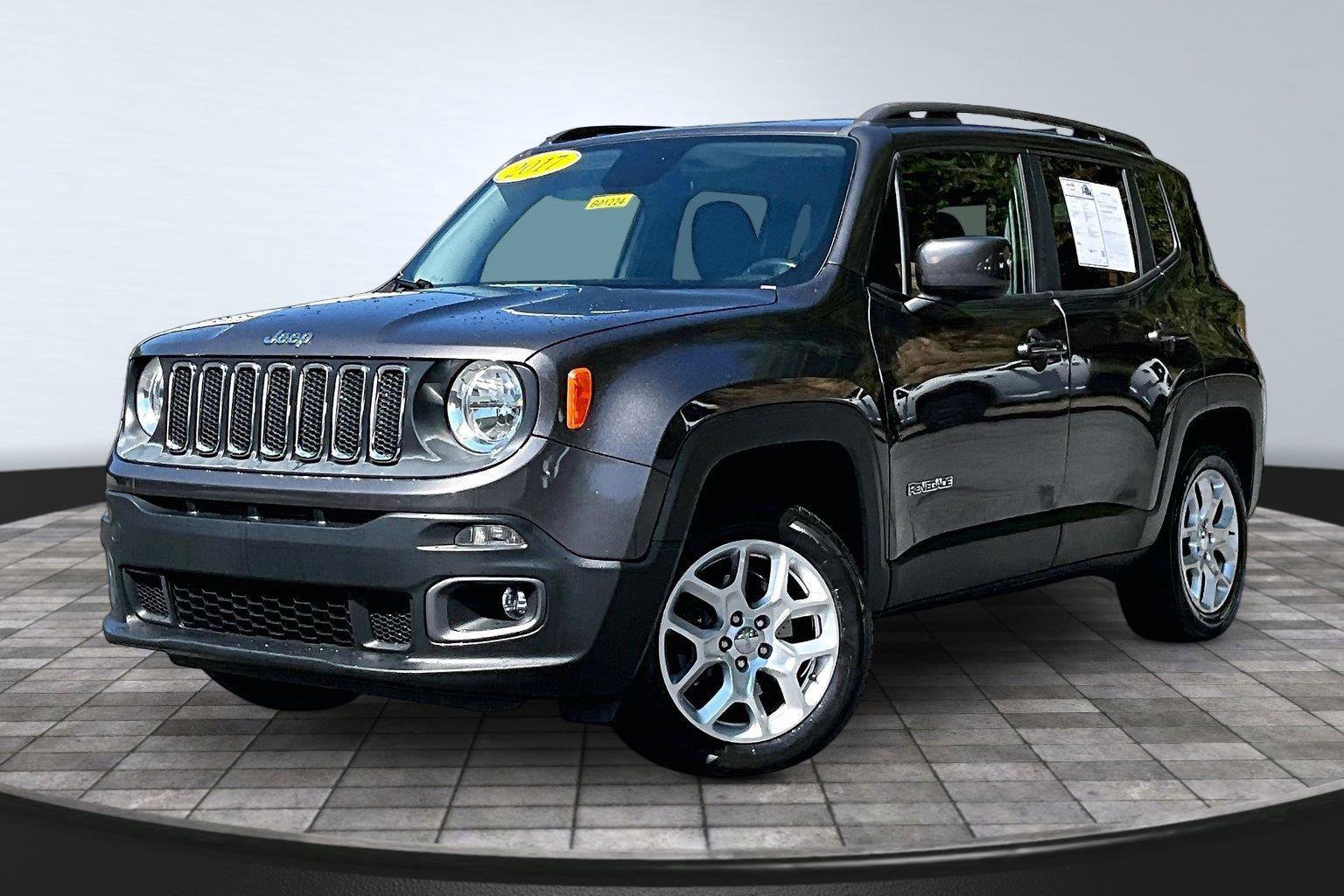 Used 2017 Jeep Renegade Latitude AWD/4WD image 12