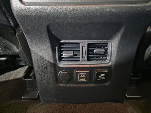 Used 2019 Nissan Titan S image 39