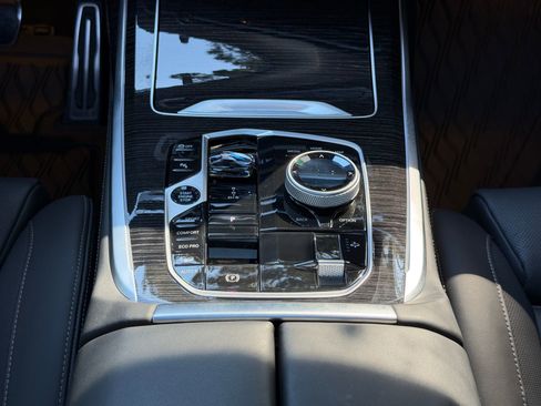 Certified 2025 BMW X7 M60i image 22