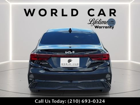 Used 2024 Kia Forte LXS w/ LXS Technology Package FWD image 4