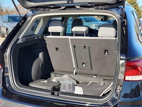 Certified 2024 Volkswagen Taos SE image 5