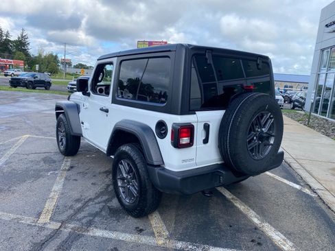 Used 2025 Jeep Wrangler Sport AWD/4WD image 3