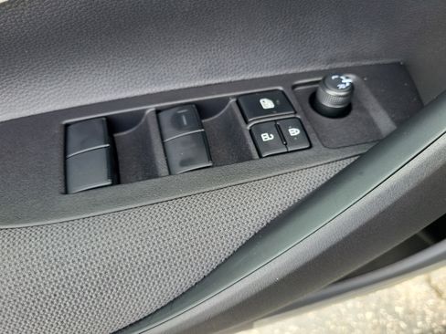 Used 2025 Toyota Corolla LE image 20