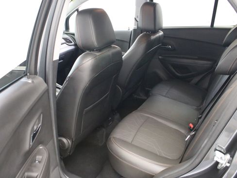 Used 2018 Chevrolet Trax LT w/ LT Convenience Package AWD/4WD image 23