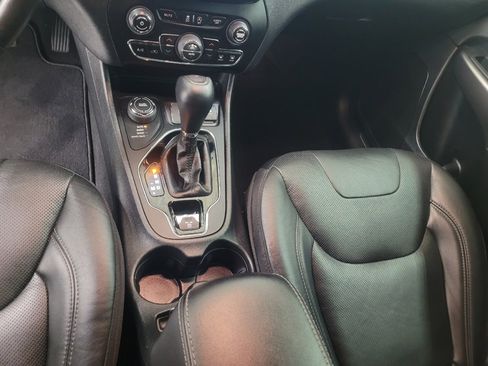 Used 2020 Jeep Cherokee Limited AWD/4WD image 26