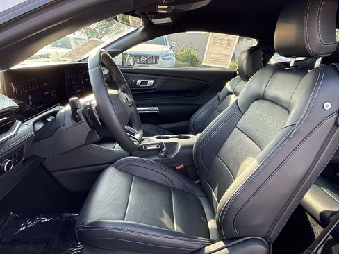 Used 2025 Ford Mustang GT Premium w/ GT Performance Package RWD image 10