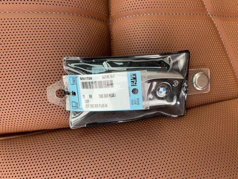 New 2025 BMW 750e xDrive image 38