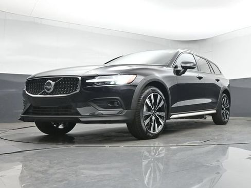 New 2026 Volvo V60 B5 Cross Country Ultra w/ Climate Package AWD/4WD image 41