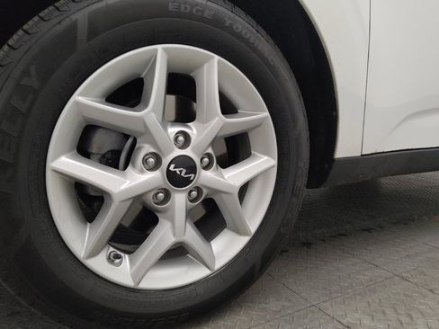 Used 2025 Kia Soul LX w/ LX Technology Package FWD image 31