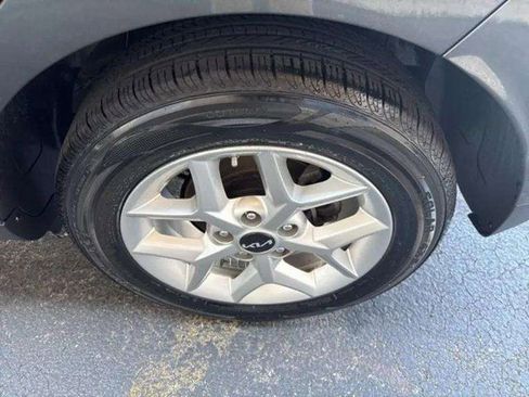 Used 2023 Kia Soul LX w/ LX Technology Package image 12