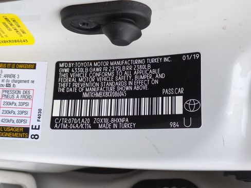 Used 2019 Toyota C-HR Limited FWD image 22