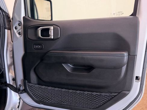 Used 2024 Jeep Wrangler High Altitude AWD/4WD image 19