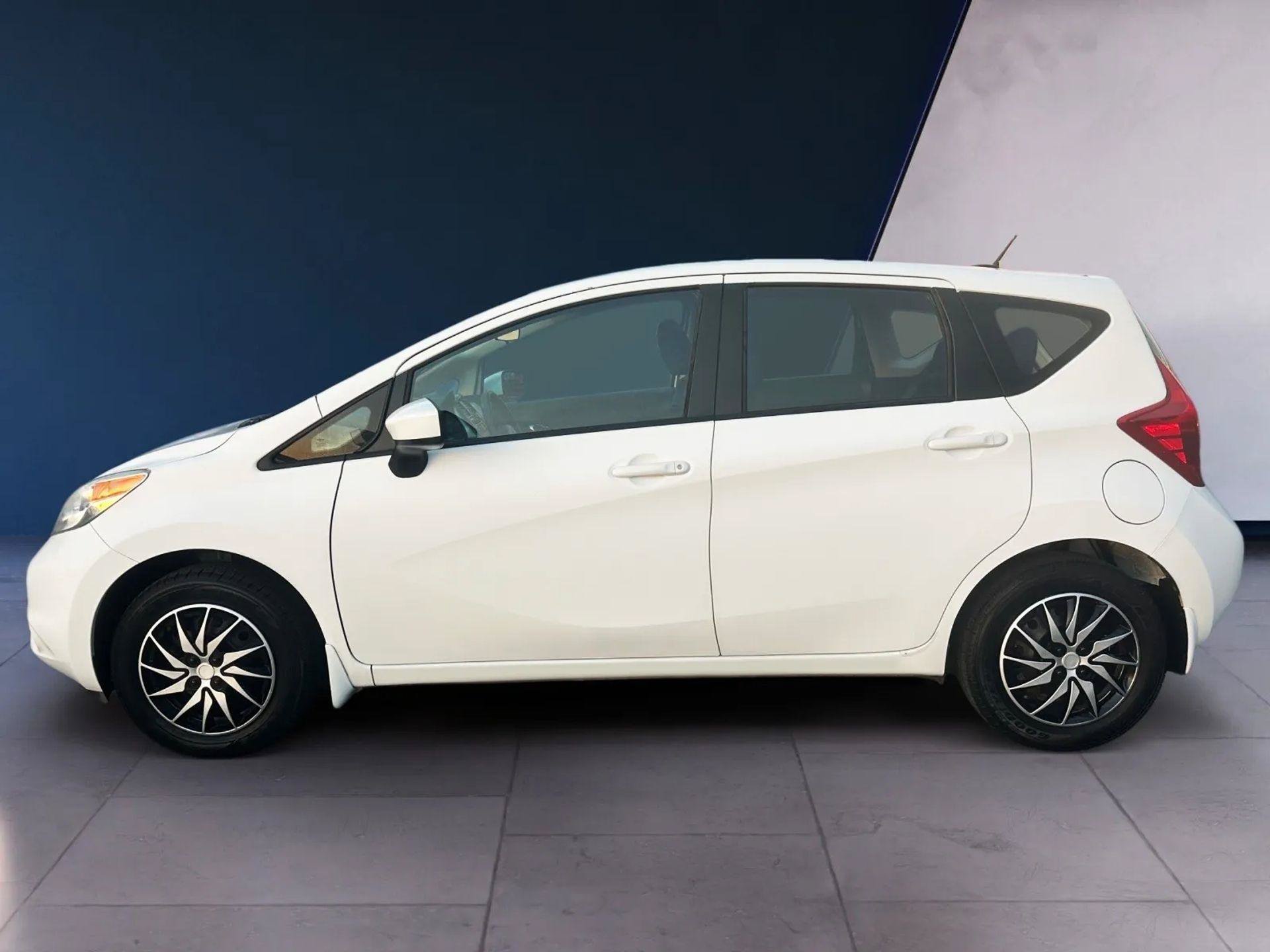 Used 2016 Nissan Versa Note SV FWD image 2