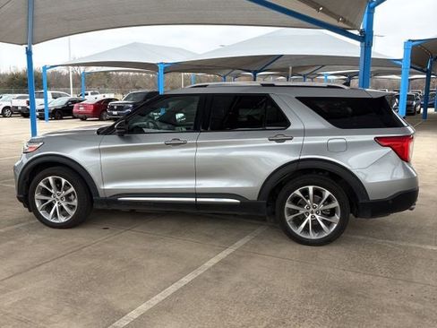 Used 2022 Ford Explorer Platinum w/ Equipment Group 601A image 3