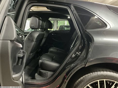 Used 2022 Porsche Macan AWD/4WD image 8