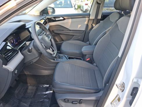 Certified 2024 Volkswagen Taos SE FWD image 14