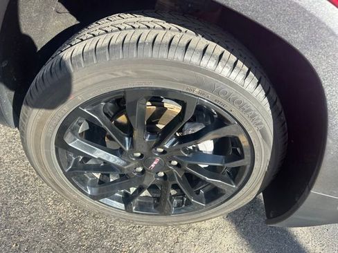 Used 2023 GMC Terrain SLE w/ Driver Convenience Package image 13