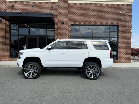 Used 2018 Chevrolet Tahoe LT w/ Luxury Package AWD/4WD image 3