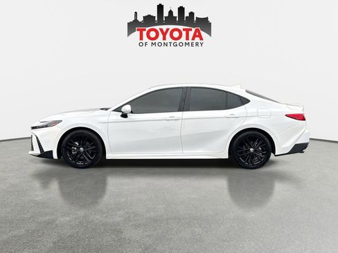 Used 2025 Toyota Camry SE image 6