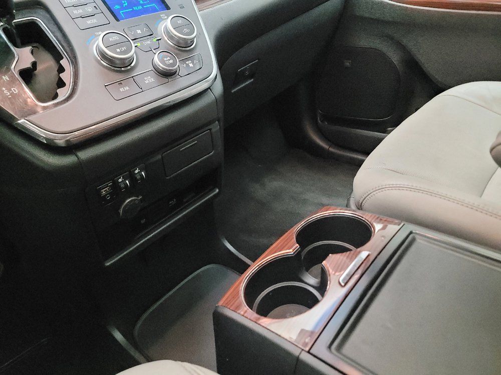 Used 2017 Toyota Sienna AWD image 26