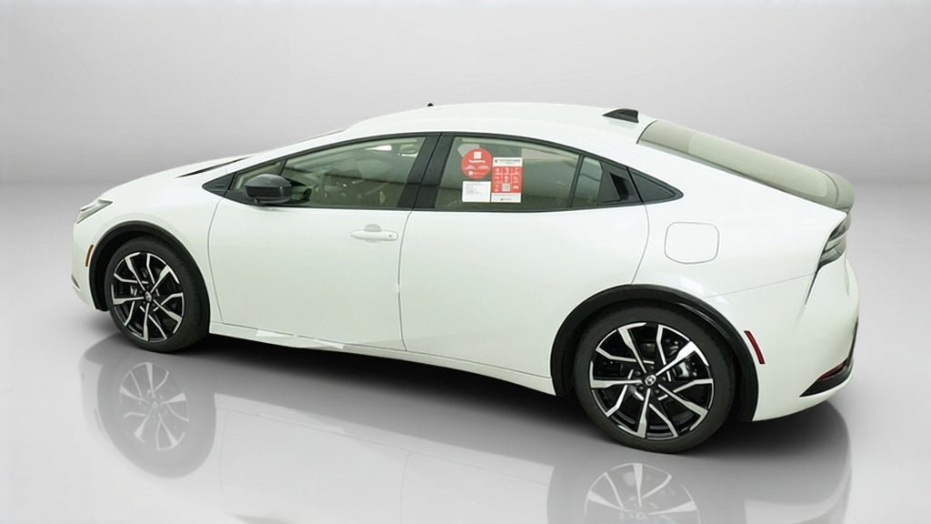 New 2027 Toyota Prius Plug-In Hybrid FWD image 4