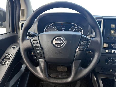 Certified 2025 Nissan Frontier SV image 12