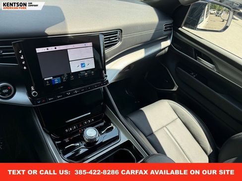 Used 2025 Jeep Wagoneer L Series III image 25