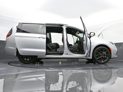 Used 2023 Chrysler Pacifica Limited w/ S Appearance Package image 61