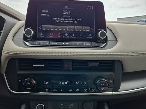 Used 2023 Nissan Rogue SV w/ SV Premium B Package image 15