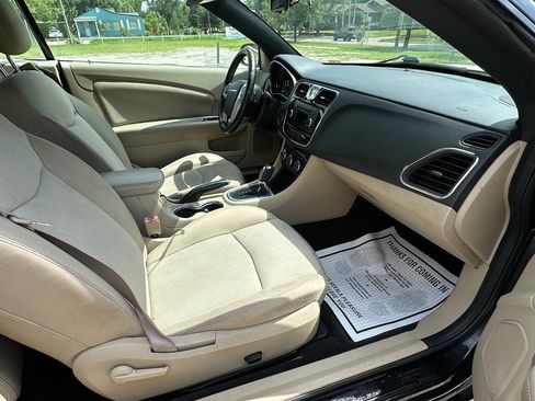 Used 2014 Chrysler 200 Touring FWD image 9