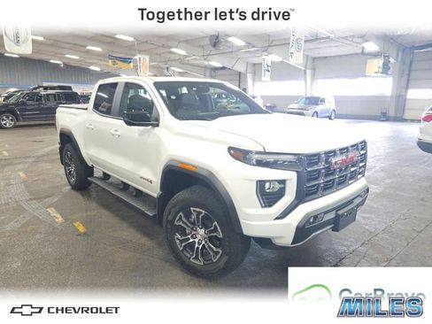 Used 2025 GMC Canyon AT4 w/ Technology Plus Package AWD/4WD image 1