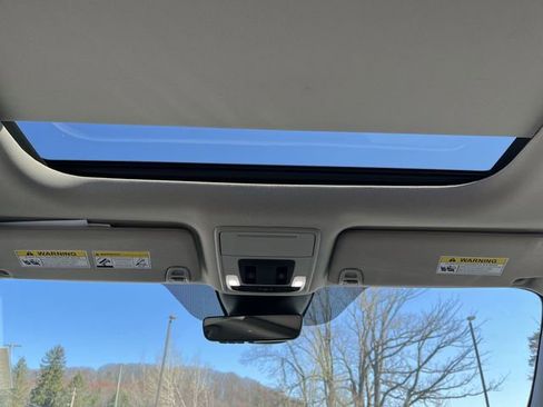 Used 2025 Honda Pilot Elite image 18