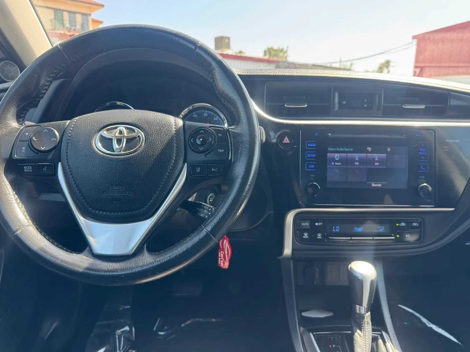 Used 2017 Toyota Corolla SE w/ Carpet Mat Package (TMS) FWD image 27
