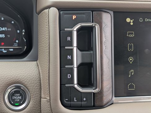 Used 2024 GMC Yukon XL Denali w/ Advanced Technology Package image 34