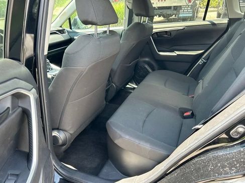 Used 2022 Toyota RAV4 LE AWD/4WD image 9