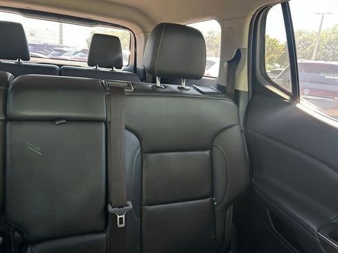 Used 2023 GMC Acadia SLT FWD image 12