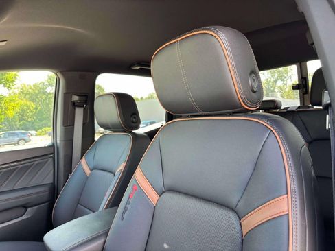 Used 2025 GMC Canyon AT4 w/ AT4 Premium Package AWD/4WD image 5