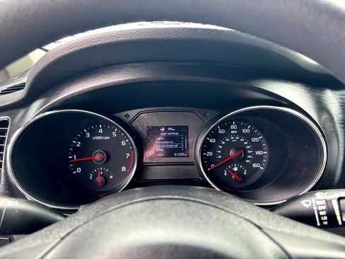 Used 2020 Kia Sedona LX image 18