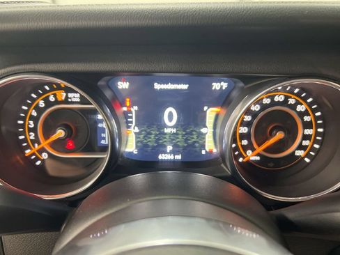 Used 2019 Jeep Wrangler Unlimited Sahara AWD/4WD image 11