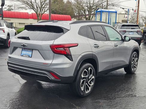Used 2025 Chevrolet Trax RS w/ Sunroof Package image 6